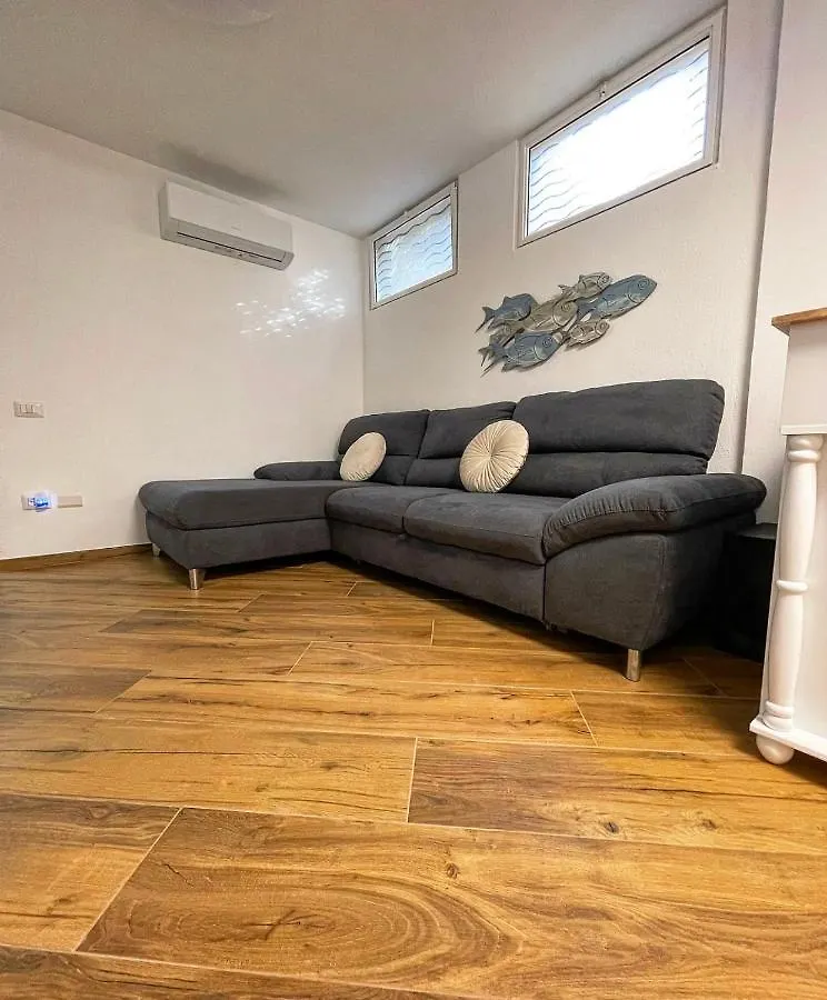 Scirocco Apartment Quartu SantʼElena 0*,  Itália