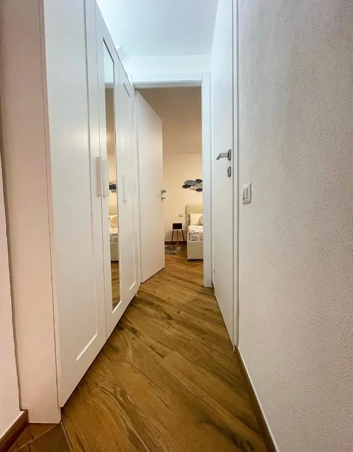 Scirocco Apartment Quartu SantʼElena 0*,  Itália